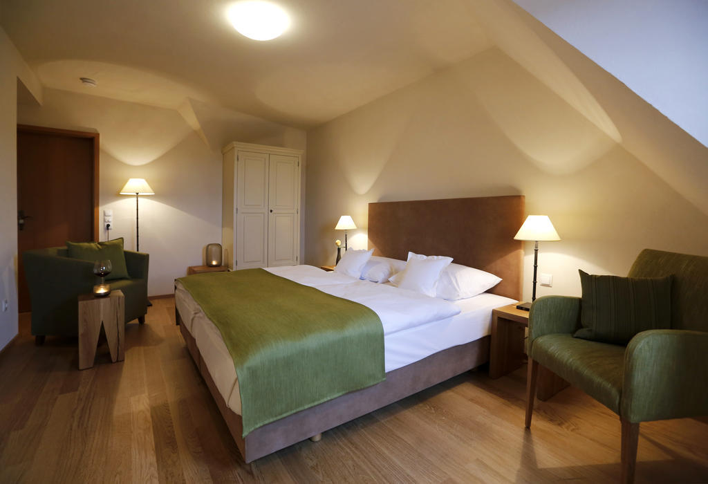 Hotel Weinkastell Zum Weissen Ross Kallstadt Habitación foto